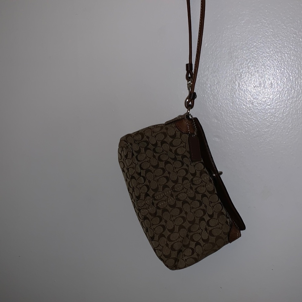 Brown patterned wristlet